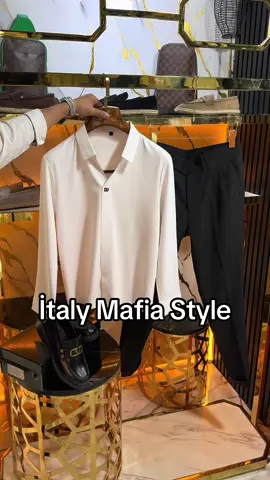 “Səssiz zənginlik, zamansız zövq və hər hiss olunan incəlik — bu, sadəcə stil deyil, bir irsdır. Old money tərzi diqqət çəkməyə çalışmaz, amma hər zaman seçilər.  #oldmoney #oldmoneylifestyle #oldmoneyoutfits #oldmoneystyle #keşfetteyizzz 