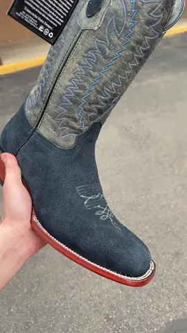 $220 • Chero’s Navy Roughout Boots CHEROSBOOTS.COM #westernboots #cowboyboots #boots #roughoutboots #cuerovolteado 