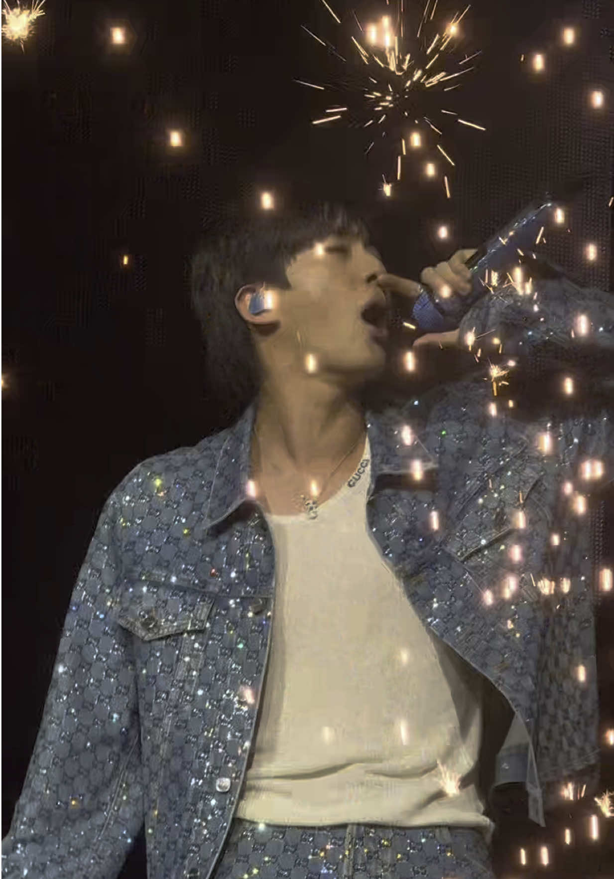 The fireworks were like a paid actor here 🤭✨ Dallas D1! #runseokjin #runseokjin_eptour #jin #bts #kimseokjin #falling #dallas 