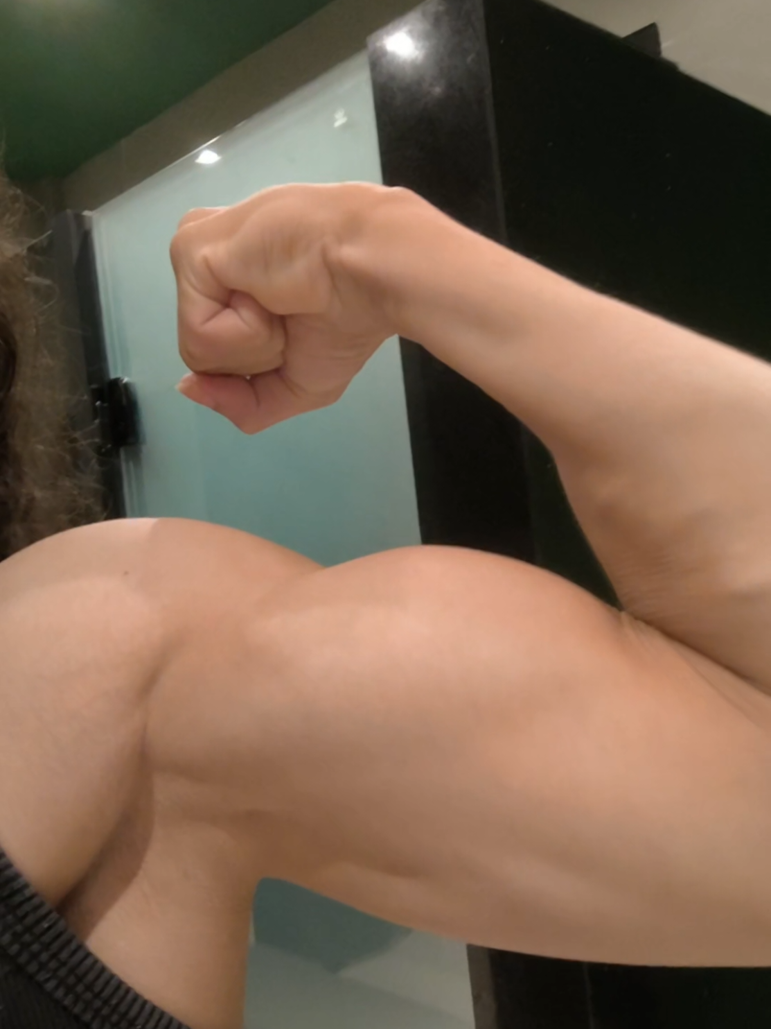 Redondo e fibrado 🤌🏻🤓 . . #shape #treinofeminino #gym #biceps #vaiprofycaramba 