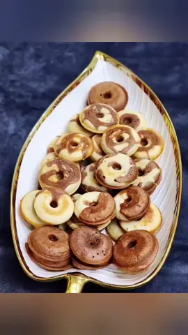 Wapenzi, tukiachana na figisu za mtoa maelekezo wa makazi hapo kwenye recipe yetu kama hutumii mayai unaweza kuweka ndizi mbivu kama mbadala. Machine nliyotumia mnaipata @Vyombo Centre  , anatuma popote ulipo kwa uaminifu. Halafu tukubali au tukatae hao wanaoishi Dar wanatamani sana wapate vitumbua vya moto moto nje ya mageti yao ila ndo hivyo tu muuzaji wanakosa 😆😆.