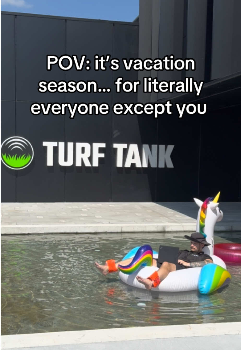 Workcation: The DIY version 😂😭 #summervibes #workcation #officehumor #worklife #vacation 