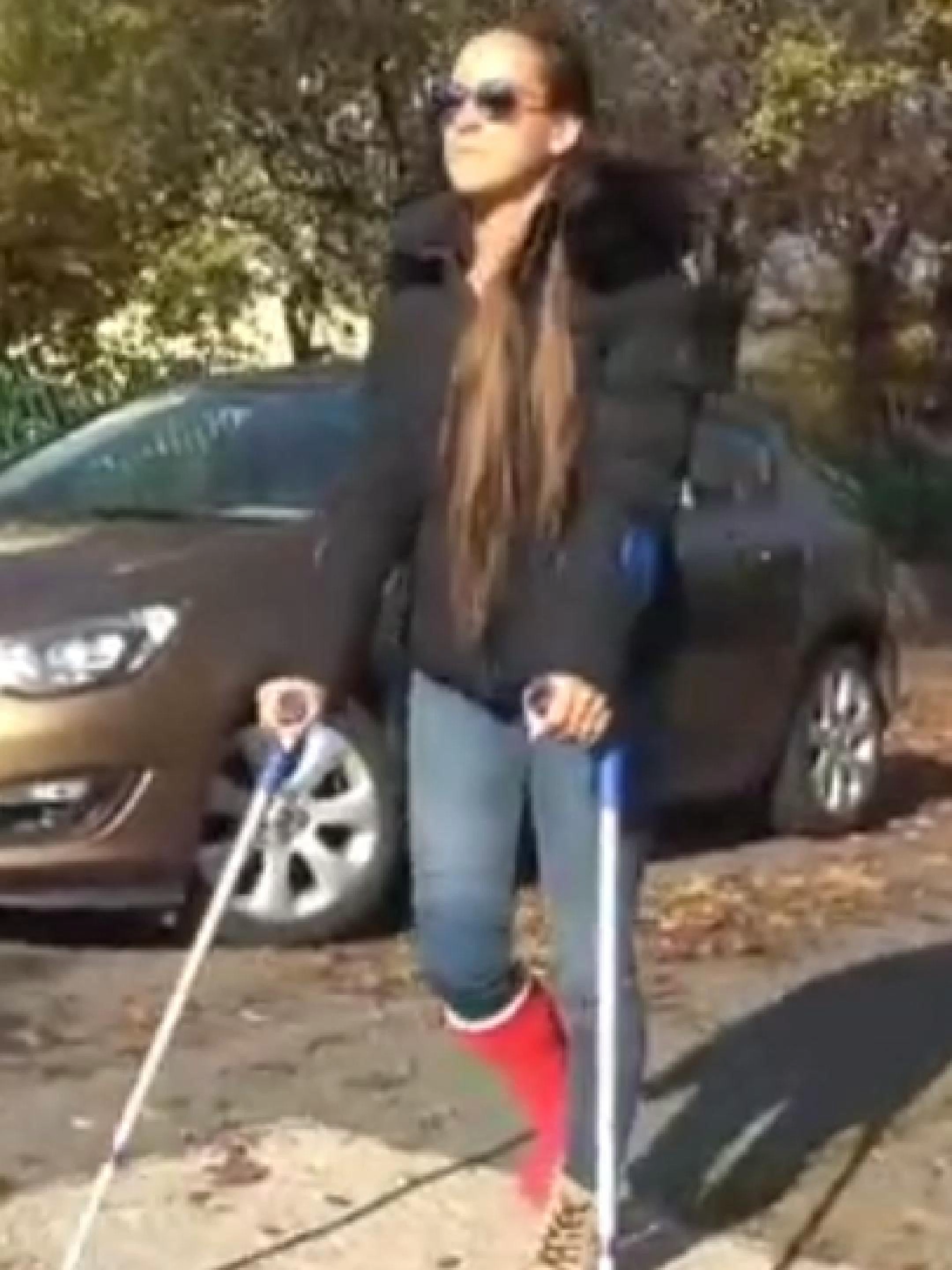 #krykker #krücken #crutches #muletas #stampelle #bequilles #krukken #gips #gesso #brokenankle #brokenfoot #feet #cast #sprainedankle #sprainedfoot #twistedankle #aircast #barefoot #legcast #legcastgirl