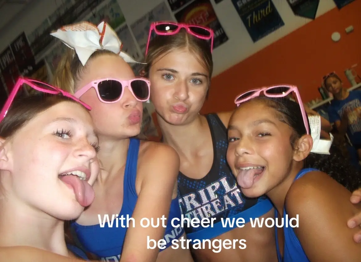 🩷🩷🩷🩷🩷@aubreysmain26 @Piper @nat @emily @aub0799 @gianna @char :):) #fakebody⚠️⚠️⚠️⚠️⚠️⚠️⚠️⚠️  #cheer 