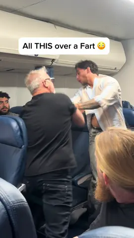 Passengers started fighting, all because of a fart 😂 #crazy #airplane #fart #funny #lol 