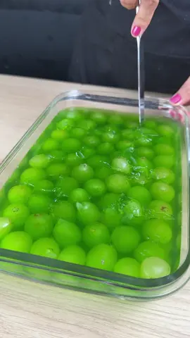 Quando faço essa gelatina de uvas verdes, todos me pedem a receita.