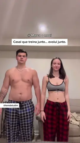 Quem disse que relacionamento engorda? Aqui é foco, whey e amor 💪❤️ Marca aquele @ que topa um projeto verão a dois 🌞🏋️‍♀️ #glowupdecasal #transformacao #antesedepois #casalfitness #projetoverao #viral #fy