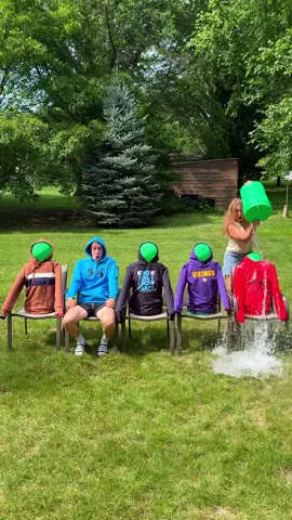 Water Bucket Roulette 🪣