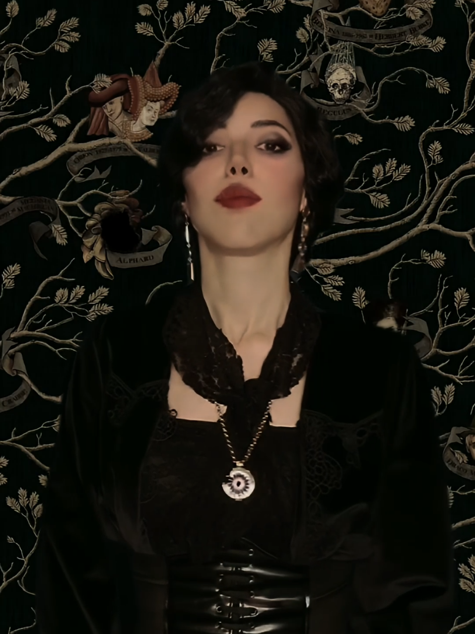 #transition le deuxième cosplay de la famille Black, d'autres sont en réalisation je vous réserve beaucoup de surprises #harrypotter #harrypottertiktok #walburgablack #cosplay #noblehouseofblack 