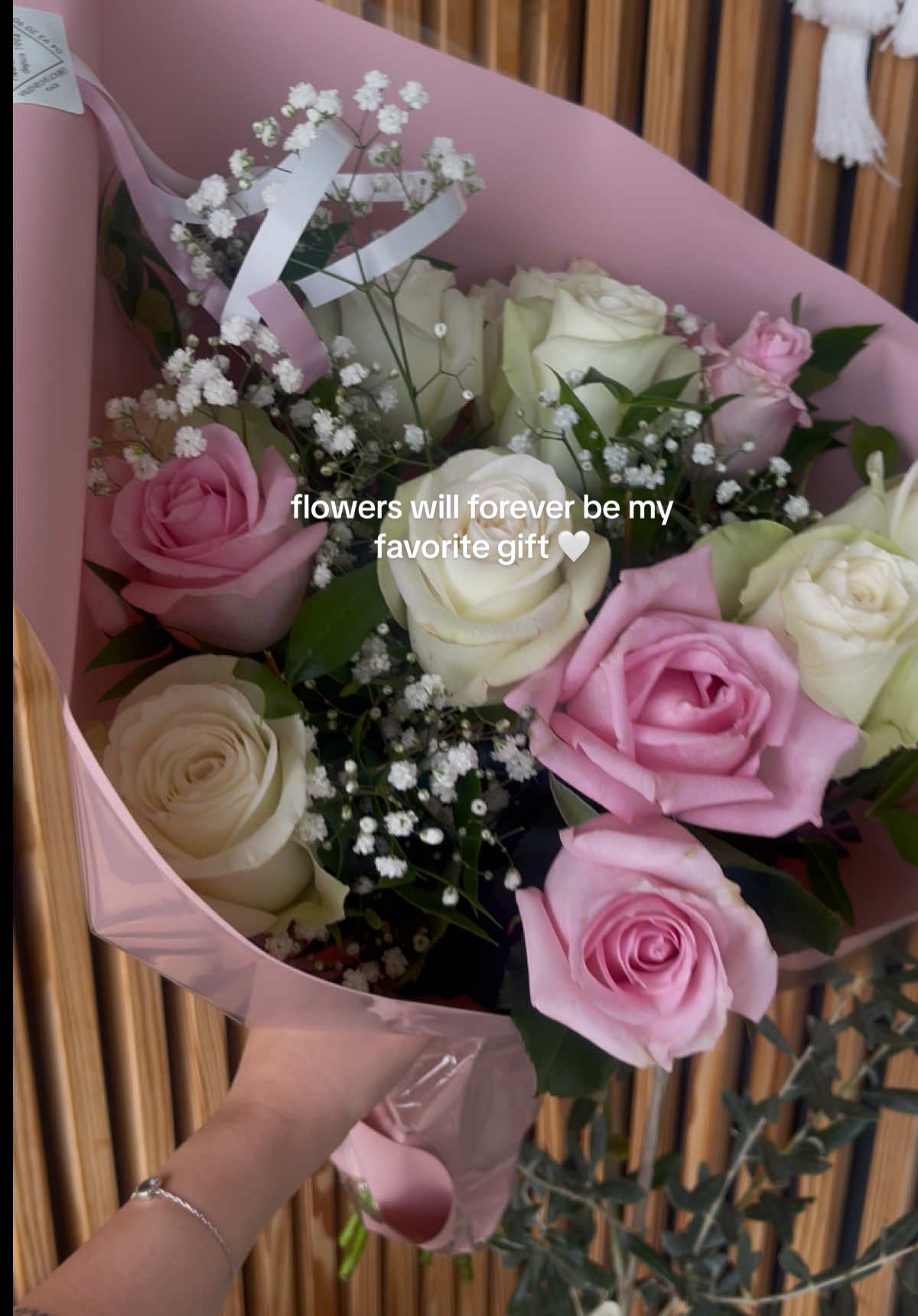 Flowers will forever be my favorite gift💐 #flowers #bouquet #pink #flowerslovers #girlsgifts 