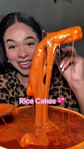 I’ve missed these girth cakes one of my fav meals for sureeeee but yall my stomach hurtttttt im constipateddddd💔 Totally worth it tho 👍🏽 BUT I LOVE YALLLLL BYEEEEEEE💖💖💖💖🍀🍀🍀🍀🍀🍀🍀🍀🍀🍀🍀🍀🍀🍀🍀 #fyp #fypage #viral #asmr #creatorsearchinsights #eating #viraltiktok #trending #Recipe #tutorial #mukbang #ricecake #cheese #tteokbokki 