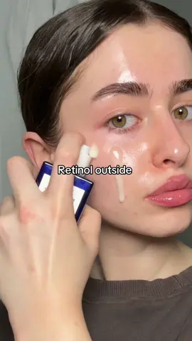 Gently does it 😚 carrots for in, gentle retinol for out 🥕✨ with @dr.althea_official 0.1 Gentle Retinol Serum, perfect for beginners easing into retinol. 💛  #koreanskincare #koreanskincareproducts #retinolserum #dralthearetinol #koreanskincaretips #beauty #antiaging #kbeautyskincare #dralthea #draltheapartner 