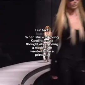 Karolina Kurkova walking for Versace fall 2003 ! I found this facts on YouTube in an interview. #SuperModel #fashion #foreyoupage #versace 