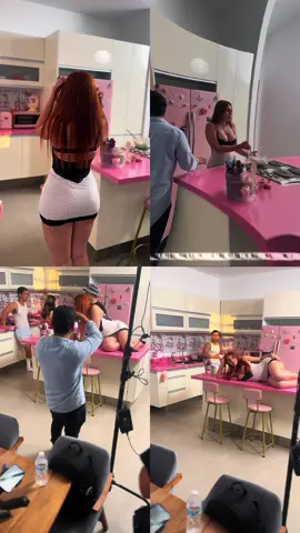 Detrás de cámaras durante el rodaje del nuevo video de Emilia Vizcarra. Próximamente en todas las redes sosciales y plataformas. Síguela en TikTok y descubre todo el talento y belleza de Emilia #verano #musica #influencer #sexy #woman #makeup #makemefamous #powerkapunch #menshealth #discipline 