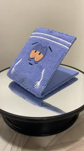 Billetera Toallin de South Park  Precio S/30 Ubicación - centro comercial Qori-Wasi, al costado de negolatina.  👉🏻~ 237-B / 2do piso 👈🏻 Atención desde las 10:00 am a 7:00 pm, Si esta cerrado puede enviar un mensaje para que alguien más lo pueda atender. 👍🏻