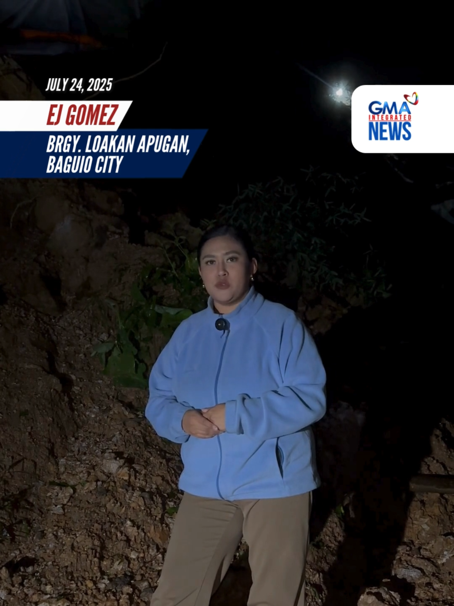 Anim na pamilya ang inilikas sa evacuation center at ang iba'y nakituloy muna pansamantala sa kanilang mga kaanak matapos gumuho ang lupa sa bahagi ng Brgy. Loakan Apugan sa Baguio City dahil sa walang tigil na pag-ulan.  Sa ngayon, pansamantala munang tinakpan ng plastic ang lupa upang hindi gaanong mabasa bunsod ng tuloy-tuloy na pag-ulan upang hindi na lalo pang gumuho ang lupa. | via EJ Gomez/#GMAIntegratedNews 