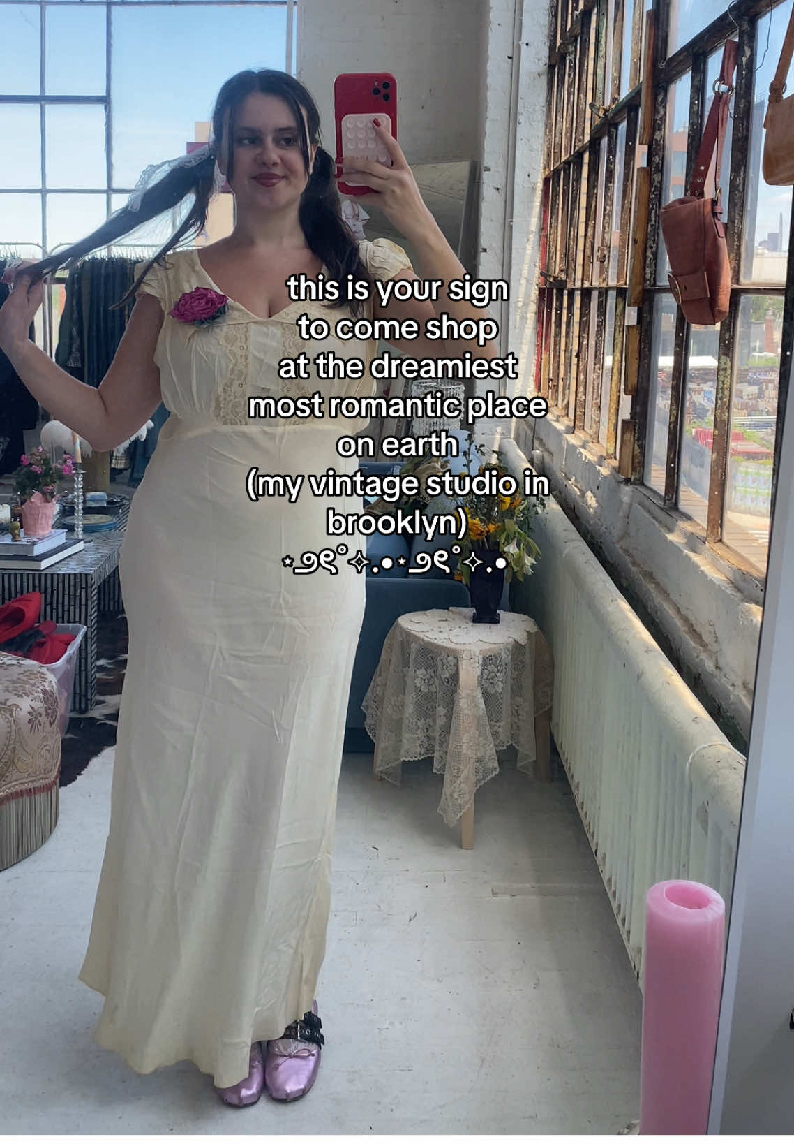 i’ll serve u matcha lemonade while u try on clothes with ur friends it’s so fun i promise 🫧🫧🫧 also the view of the empire state building never gets old xoxo #thingstodoinnyc #nycvintage 