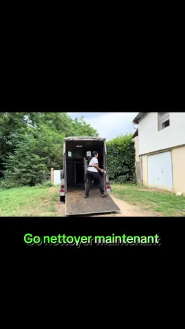 J’trouve que ça reste quand même un sacré casse-tête les chevaux, quand on s’en occupe, bon Dieu ce qu’on doit ranger/nettoyer après…#cleaning#horse #satisfy 