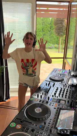 Enjoy my new mix and have a good night 🎶🥳💃 #realdjing #lovemusic #mixing #dj #djset 