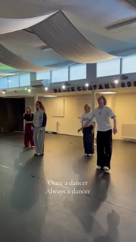 the best choreo ever @Alyssa ✨dc: @dinanseerden #rihanna #dance @DC058 