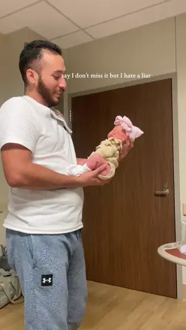 I can’t believe I’ll never have a newborn again 😭😭😭