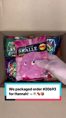 We packaged order #20693 for Hannah! 🍬🍭🍫📦 #candy #candyshop #packingorders #satisfying #packagingorders 