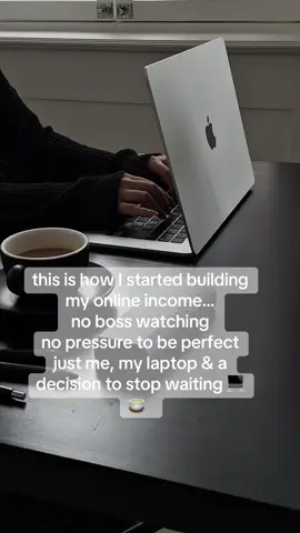 No fancy setup. No business degree. Just a woman who got tired of sitting on her potential. I said yes to learning something new. Now I’m earning from my laptop—on my time, in my vibe. And I’m not gatekeeping. 📲 Link in bio if you’re ready too. #DigitalProductSeller #WorkFromPhone #Sidehustle #digitalmarketingforbeginners  #FromStuckToPaid #SellingWithConfidence #sahm 