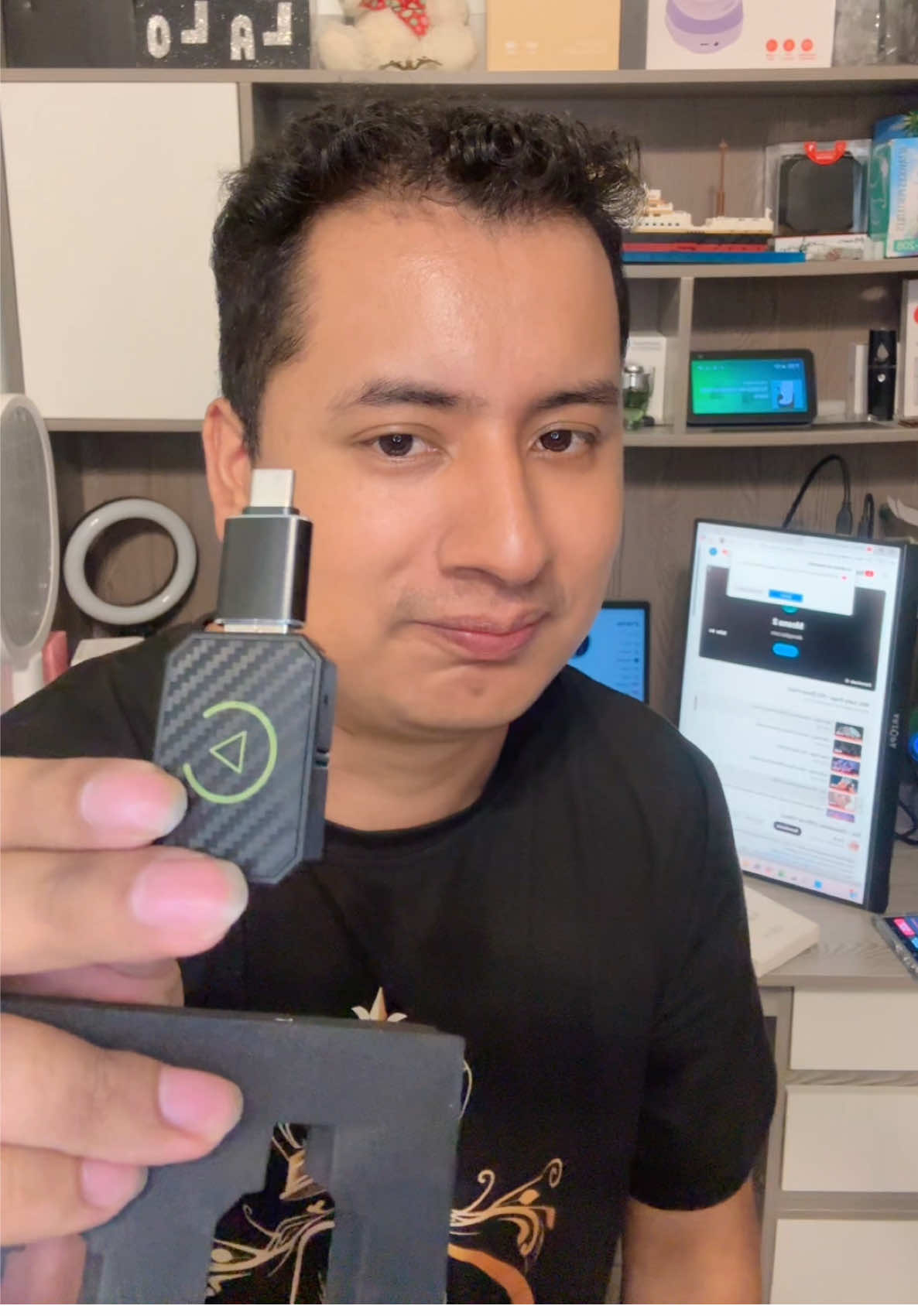 Adaptador Inalámbrico 2 en 1 para Apple CarPlay, compatible con Apple y Android, convierte CarPlay con cable a inalámbrico, adecuado para autos con CarPlay con cable de fábrica desde 2016 en adelante. #VamosTiktokShop #TiktokShop #tiktok #2025 #adaptador #inalambrico #carplay 