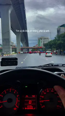 Hãy tìm ai đó khác làm nụ cười em vui...