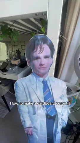 How to make a cardboard cutout 🫩 #cardboardcutout #drwilson #housemd #robertseanleonard #drhouse #hilson #DIY