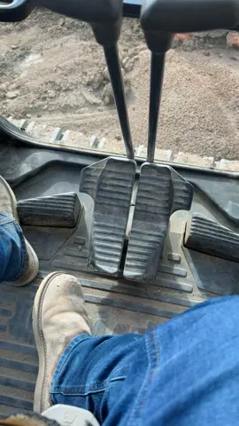 Así de sencillo‼️💪🏽👷🏽‍♂️#bluecollar#bluecollarboys#bluecollarlife#dig#operator#trabajandoduro#excavator