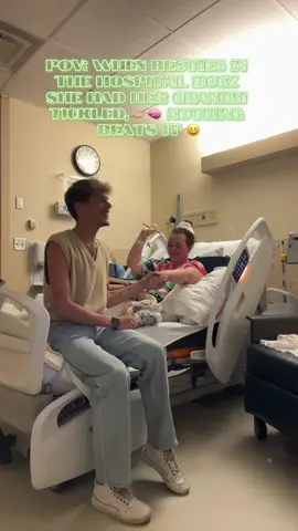 SHE EVEN GOT A FEW PAIR OF #GIRPPYSOCK ,, && NGL I’m kinda of jealous 🤧🤣 #besties #livingatthehospital #nothingbeatsajet2holiday #HAHA #JOKES // @deann✨ 