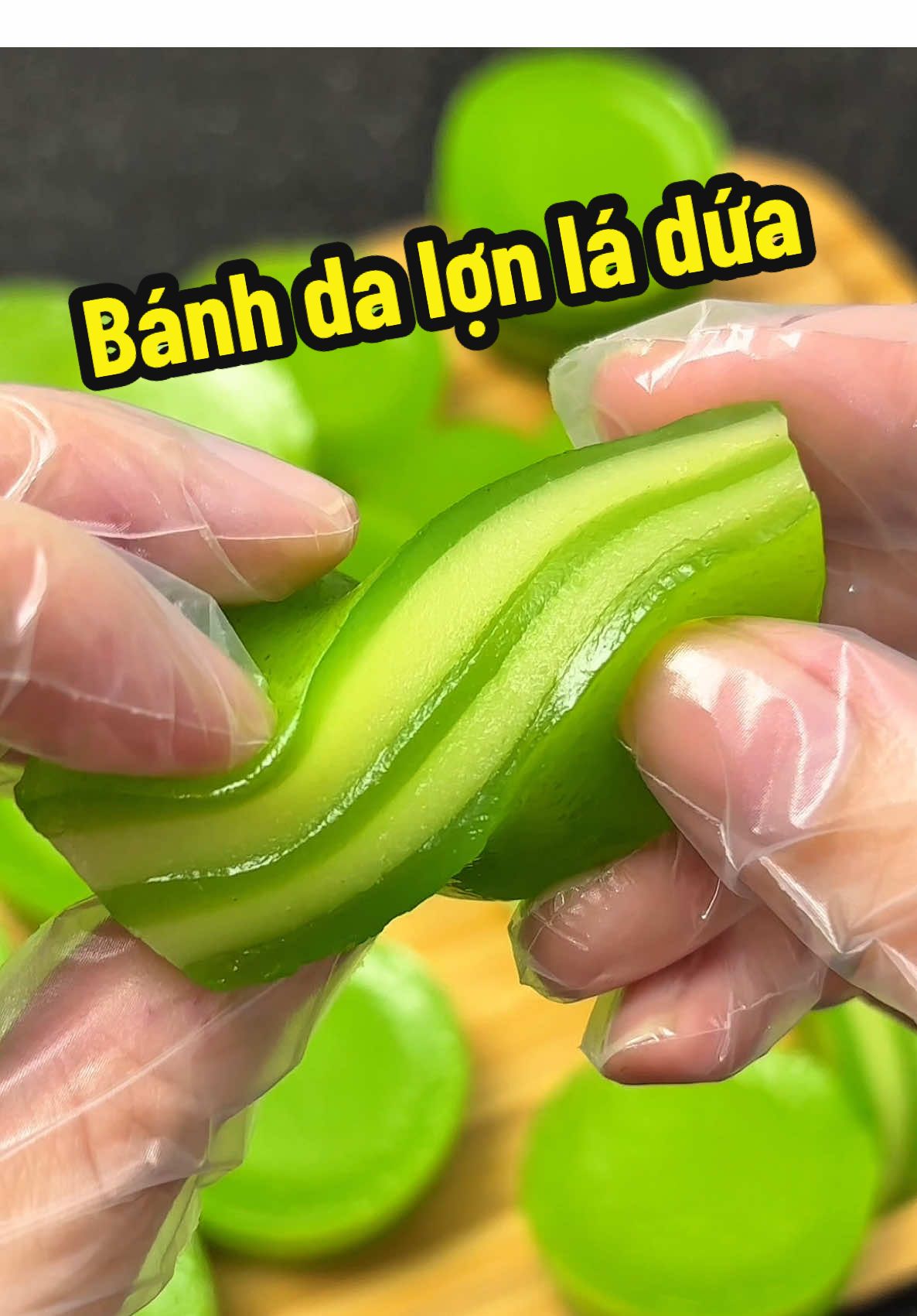 Thử trổ tài một bữa nè mấy chị ơi, dễ lắm luôn #banhdalon #botlambanhdalon #foodreview #fypシ #fyp #foryoupage #foryou  @Bếp mẹ Bông 