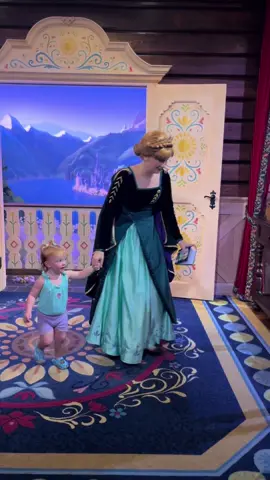 right before her big debut! Kinsley could NOT wait to meet Elsa (aka let it go) 🥹 @Disney Parks #disneyworld #disney #elsa #sahm #charactermeetandgreet #frozen 