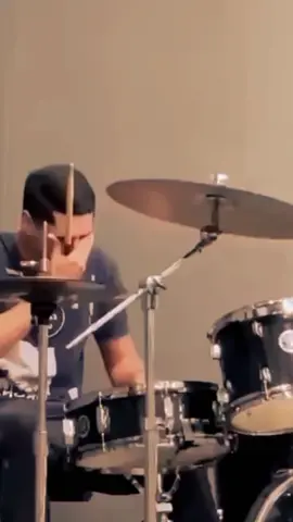 Senhor por mais que eu fale que eu não tenho medo de caminhar. 😭🎶🙏🏼