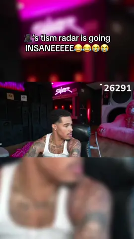 He tried killing a fly😭😭😭#max #plaqueboymax #twitch #faze 