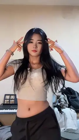 Si cantik selalu ceria, joget asyik tiap suasana 💃✨ #reels  #fyp  #viralvideo 