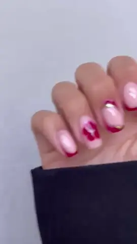 Love or pass on these nails?💅 @nails.by.iz__ #nailart 