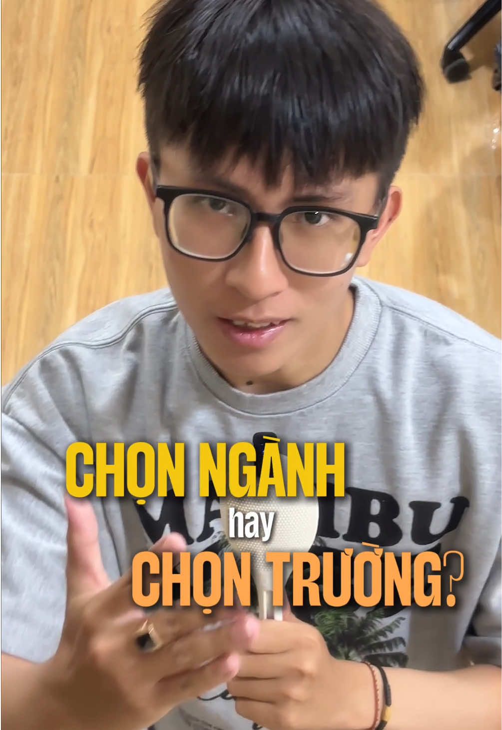 2k7 nên chọn ngành hay chọn trường? Mình chọn… một lối rẽ khác. #SenseOfConnection #CamTinhMac #DiDongViet #ShotOniPhone #EditByMac #libong #2k7 #tansinhvien 