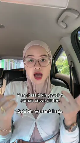 🧎🏼‍♀️