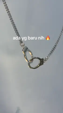 kereng banget 🤩 #kalungtitanium  #kalungkekinian  #kalungantikarat  #kalungkeren  #outfit 