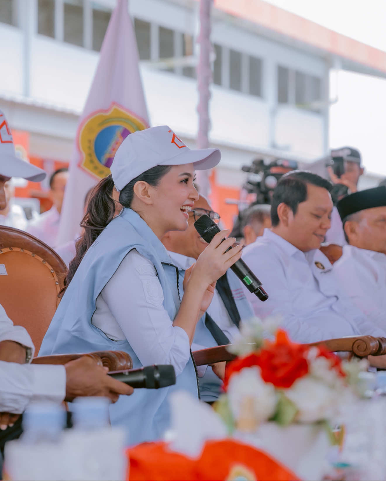 Ijin melaporkan Pak Presiden @prabowo : ✅ 1.185 Kopdes Merah Putih telah resmi terbentuk di #MalukuUtara ✅ Semua 100% berbadan hukum ✅ Dan mulai bergerak nyata menurunkan harga pangan & angkat petani jadi pemain utama Apresiasi untuk seluruh Buoati/walikota & Pemda  10 kab/kota yang kompak! Dan salut untuk Halmahera Tengah yang jadi contoh luar biasa: Desa Wairoro + Bulog + IWIP = ekosistem pangan yang terintegrasi Negara yang hebat dimulai dari desa yang kuat. Maluku Utara siap mendukung visi besar Presiden Prabowo—ekonomi rakyat yang tumbuh dari bawah. Menguatkan yang lemah - rrakyat kuat - desa kuat - Indonesia maju  Kami doakan Bapak Presiden selalu sehat - saya mewakili 1,3 jt warga Malut sangat menantikan kehadiran Bapak Presiden Prabowo di Maluku Utara. #gubsherly #malukuutara #sherlylaos