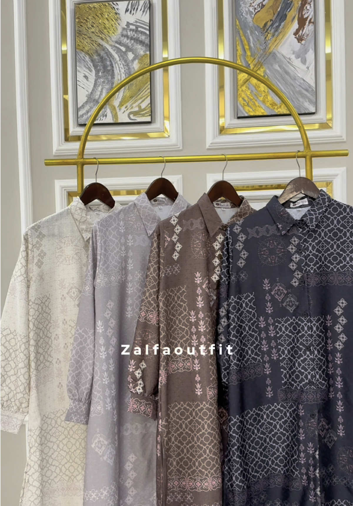 Yuk kenalan sama si cantik — Nedila Tunik Motif! 🖤 ✨ Bahan: Dobby Premium – ringan, flowy, dan bertekstur cantik ✨ Full kancing depan – busui friendly! ✨ Lengan manset kancing – makin rapi & manis Tersedia dalam 4 warna pilihan yang siap kamu mix & match~ 💬 Yuk kepoin warnanya satu-satu, dijamin bikin bingung karena semua cantik! Dan yang paling penting… 📍 JOIN LIVE setiap hari Senin sampai Sabtu yaa~ Siapa tahu kamu dapet promo & bonus kejutan 🎁 #N#NedilaTunikZ#ZalfaOutfitT#TunikMotifCantikO#OOTDMuslimahL#LiveZalfaBusuiFriendly #outfitideas #outfitinspo 
