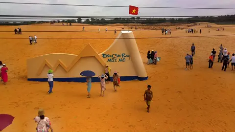 # Đồi cát bay Mũi Né # Đồi cát hồng