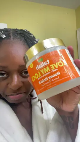 thank you @thecatherinealexandra🇯🇲 you saved me!  @Taliah Waajid you might gave done something with this one!  #locs #locretwist #retwistlocs #freshretwist 