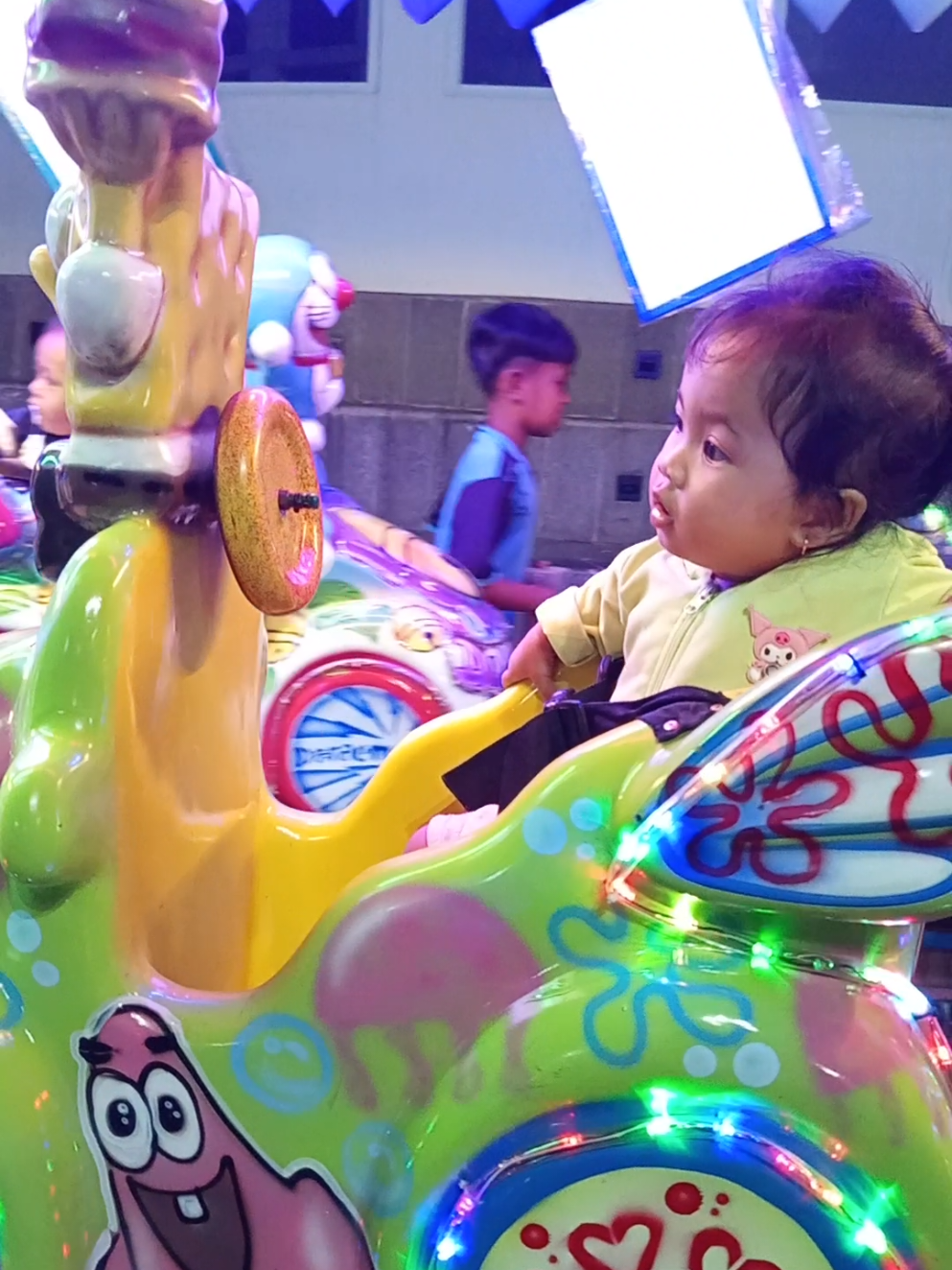 shanum naik odong-odong lagi😍 #masyaallahtabarakallah🥰 #anaklucu #bermainsambilbelajar #anakhappy #laguanakanak #naikodongodong #laguanakbalitaindonesia #playgroundanak #bahagia 