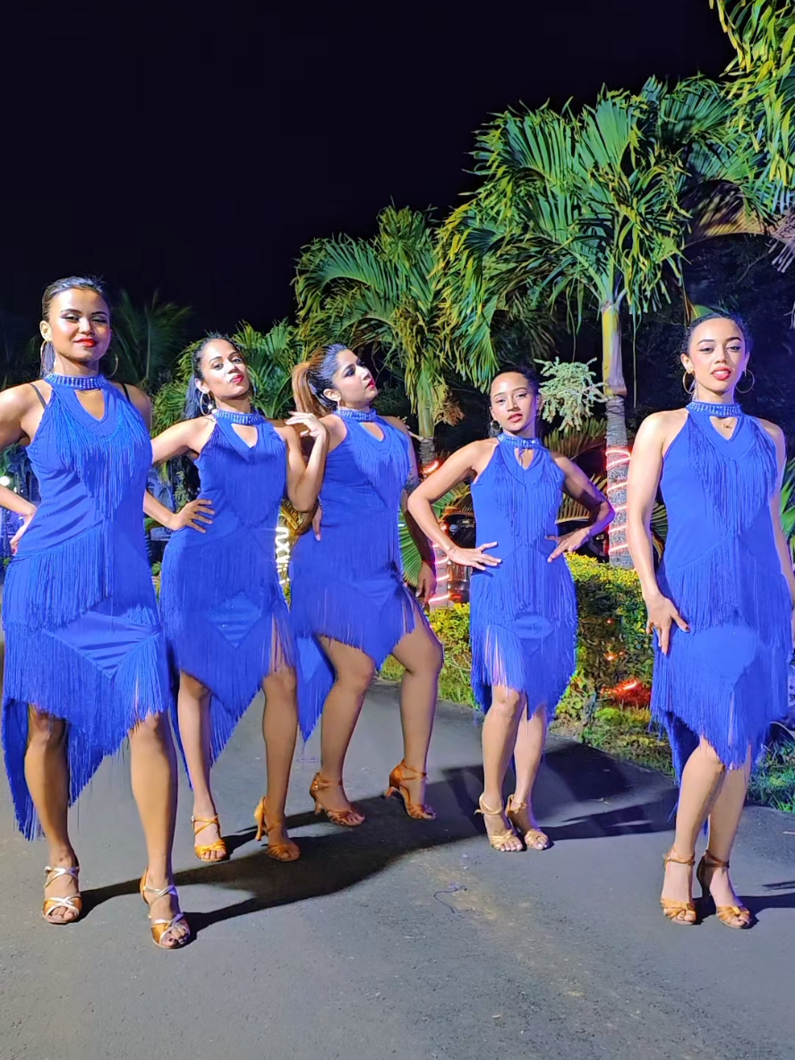 This tune 🥰 #mru🇲🇺 #tiktokstarsmauritius #fymauritius #mauritius🇲🇺👸 #mauritiusgirls🇲🇺⚓️ #mauritiusviral #mauritius🇲🇺 #dancers #mauritian #mauritians #islanders #publicchallenge #bluedress #latino #quatrebornes #viralmauritius #fyppppppppppppppppppppppp #fymauritius🇲🇺 #besos  #jacqueline #bollywood #mauritiusviral @YASHNY ॐ @Karishma Ramjeet @Lunia Desouter @Brenda Ava 