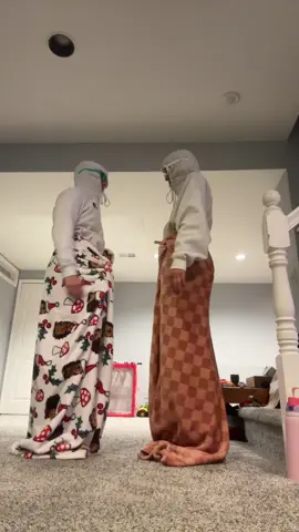 #viral #funny #tired #tenperature #dance #fyp #fyppppp #dance #trend #trending #energy #workout #hot #hoodie #blanket #sunglasses #viraldancetrend #dancesfor3 #3peopledances #tiktokstodowithfriends #thiswasfun #friends #sleepover 
