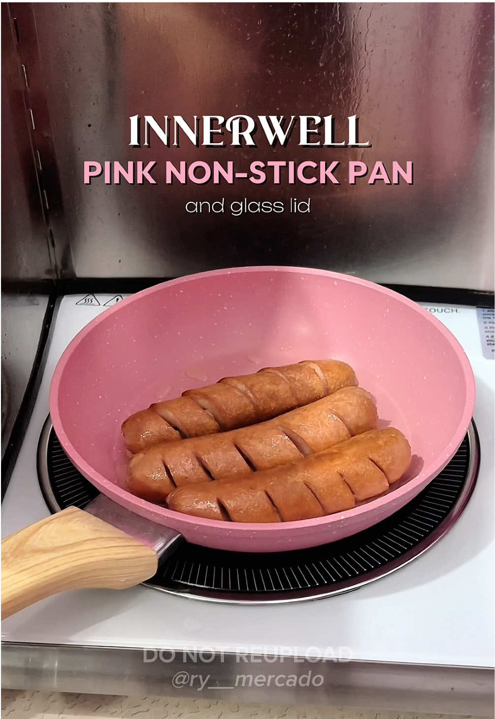 siyempre hanggang sa panluto, pink pa rin tayo 🥰💕 super easy gamitin & linisin after ng non-stick pan na ‘to + bonus na lang rin na pink pa 💞 #fyp #innerwellfryingpan #pinkcookware #pinkfryingpan #nonstickpan #pinkkitchen 