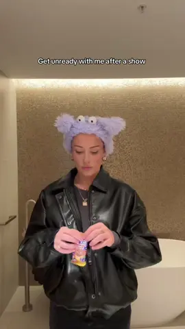 Get unready with me after a show!